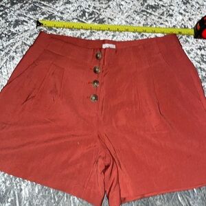 BNWT LOFT Rust Colored Tortoise Button Down Pleated Dress Shorts in a size 6.